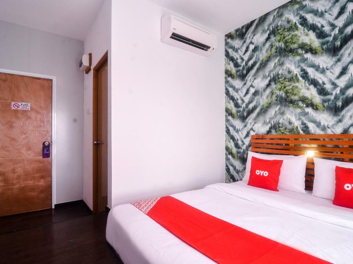 Oyo 1119 Memoire Express Hotel كوشنج المظهر الخارجي الصورة