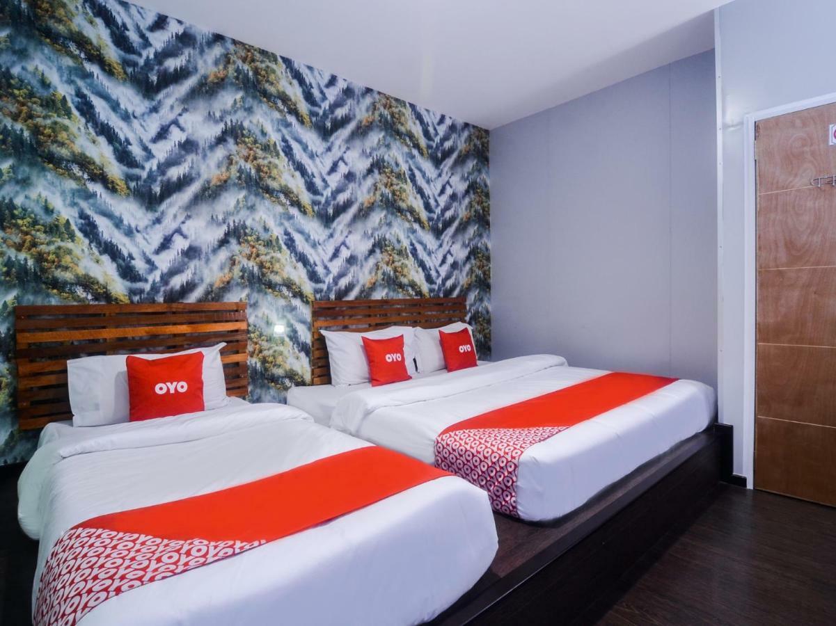 Oyo 1119 Memoire Express Hotel كوشنج المظهر الخارجي الصورة