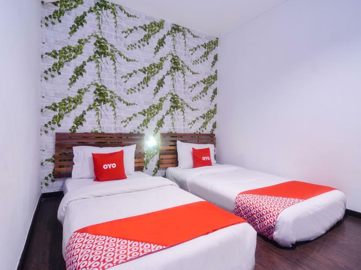 Oyo 1119 Memoire Express Hotel كوشنج المظهر الخارجي الصورة
