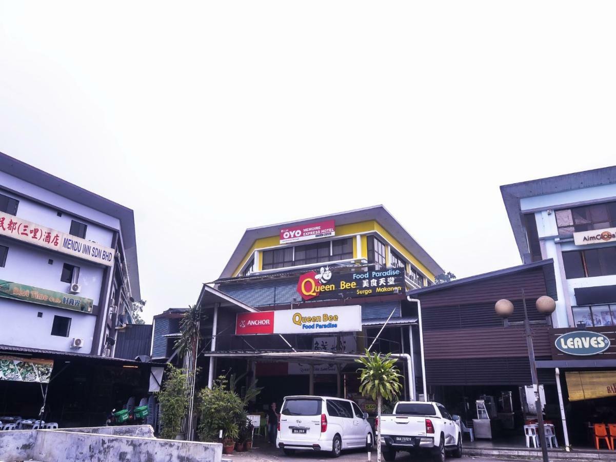 Oyo 1119 Memoire Express Hotel كوشنج المظهر الخارجي الصورة