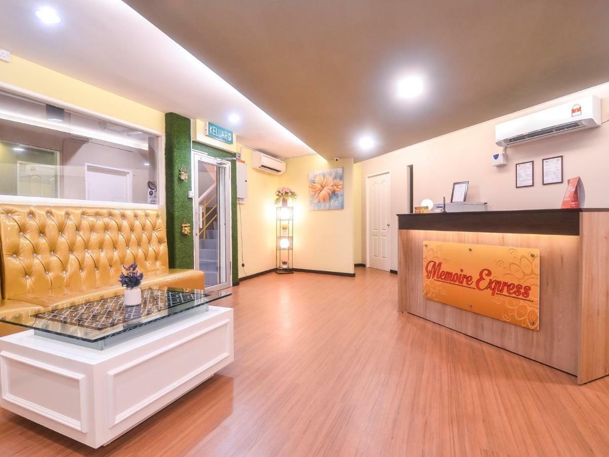 Oyo 1119 Memoire Express Hotel كوشنج المظهر الخارجي الصورة